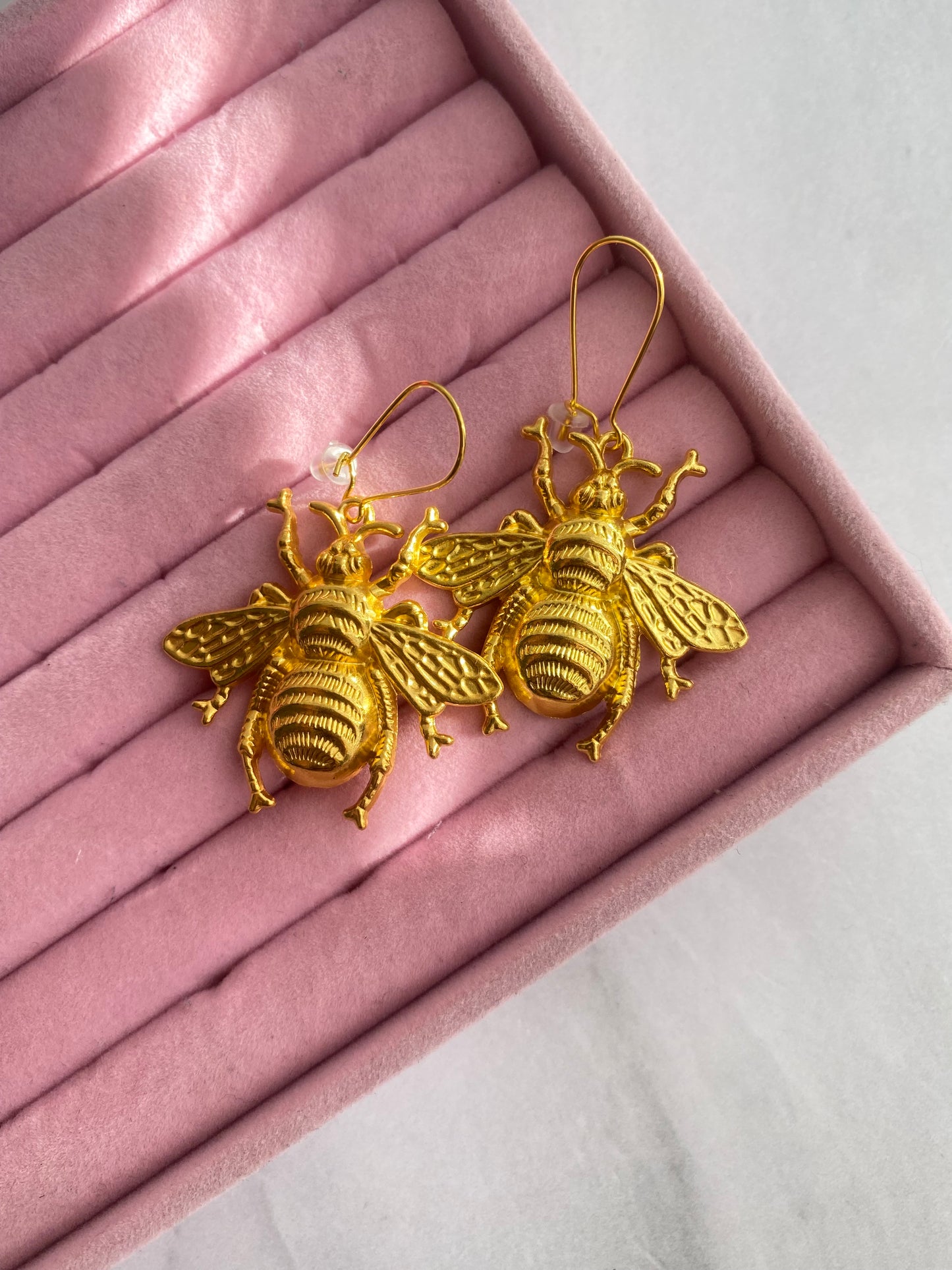 ARETES ABEJA