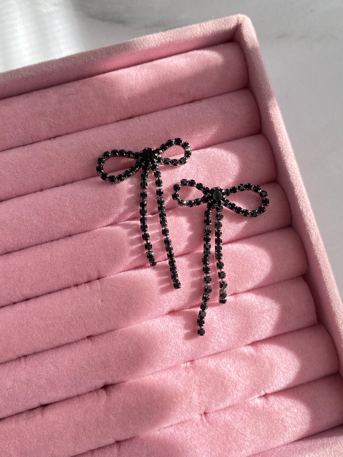 ARETES MOÑO LAZO NEGRO