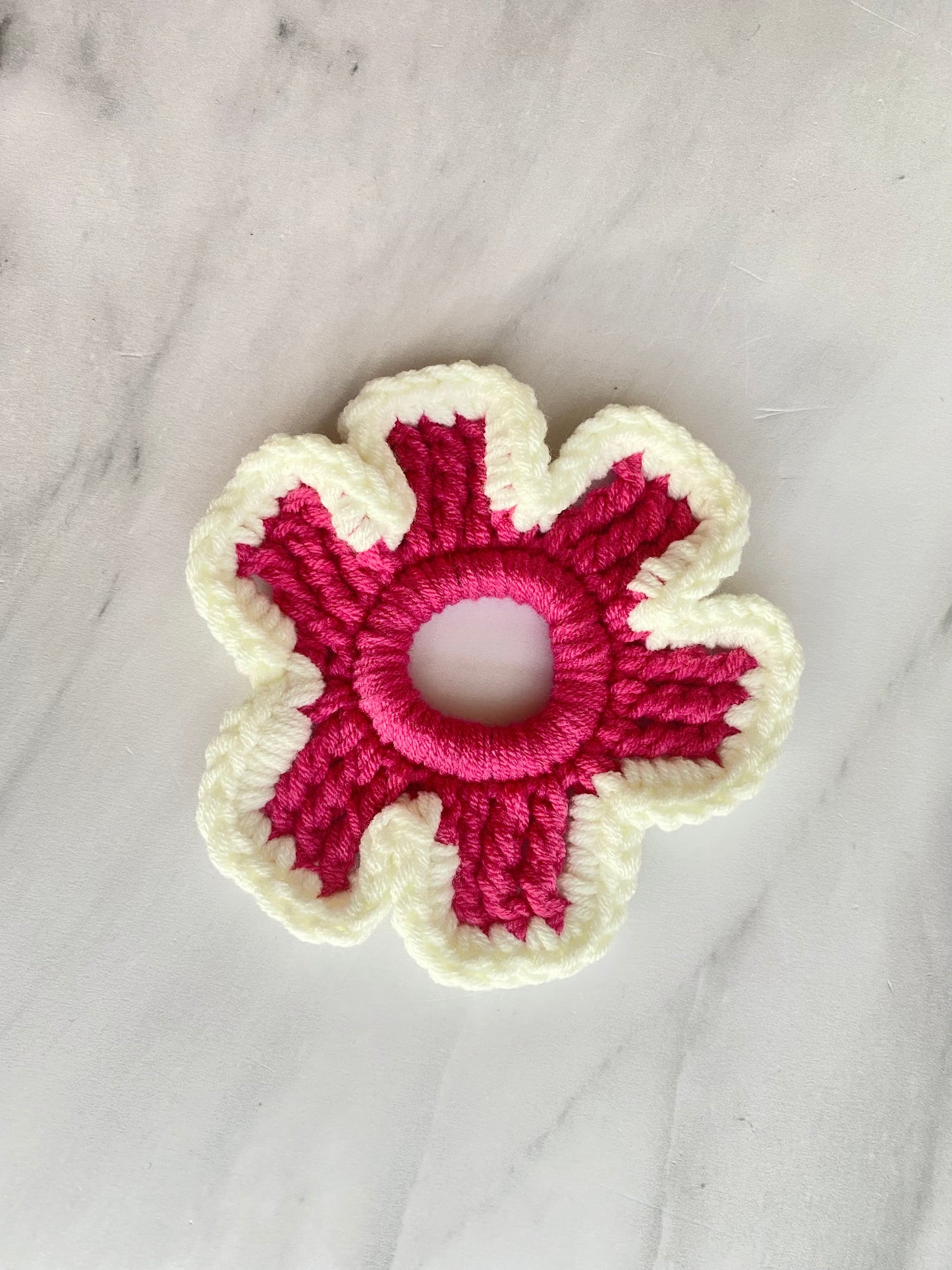SCRUNCHIE DE FLOR TEJIDA