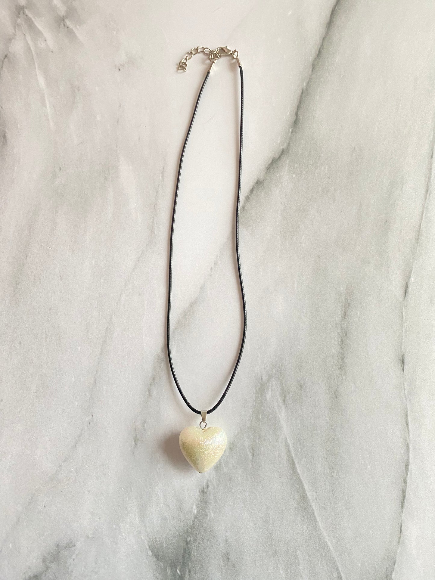 COLLAR CORAZÓN VIDRIO BLANCO