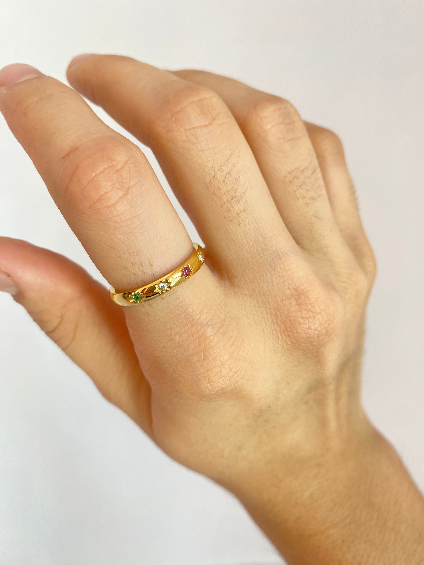 ANILLO DELGADO CON PIEDRAS AC INOX