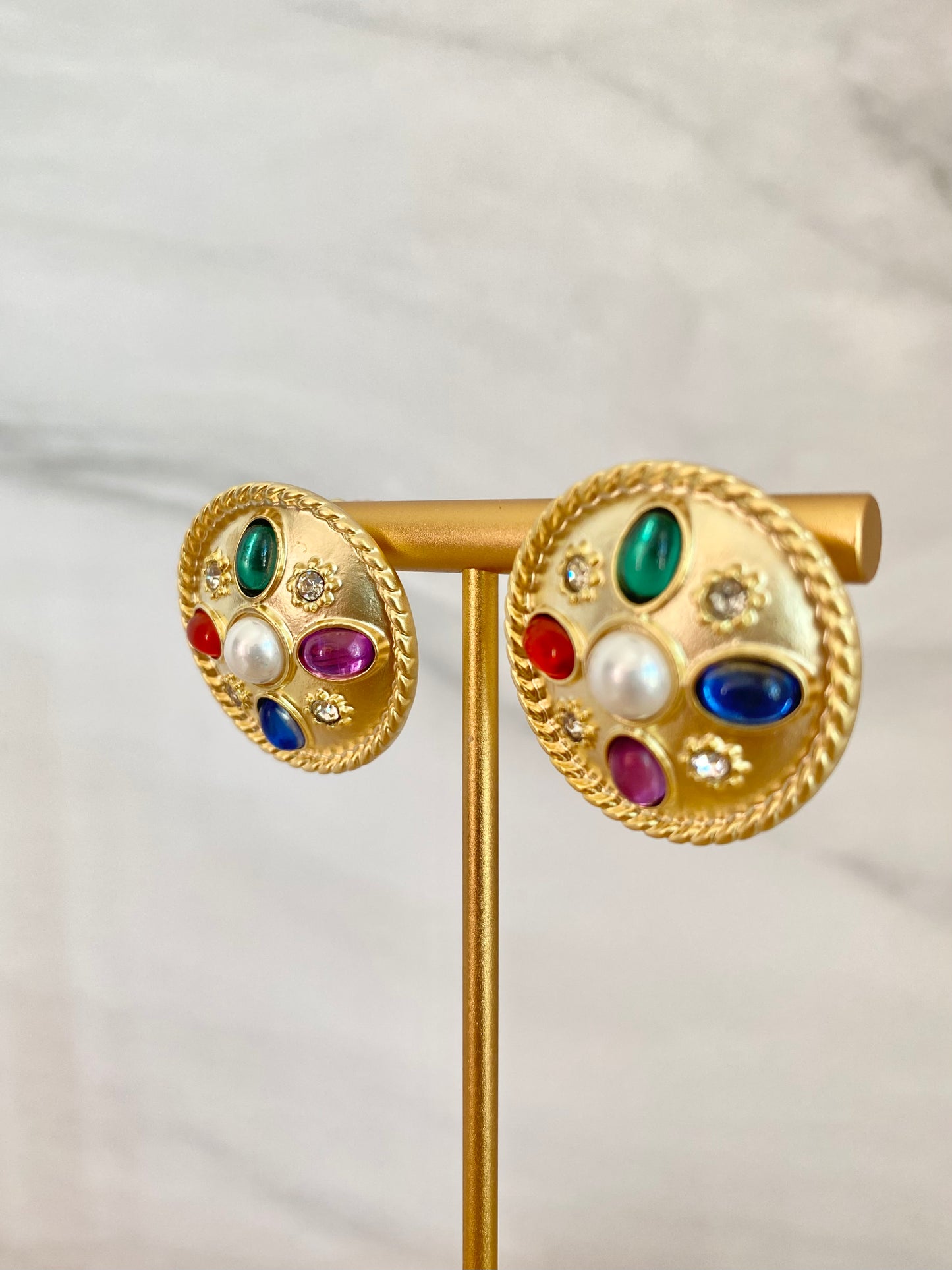 ARETES REDONDOS CON PIEDRAS