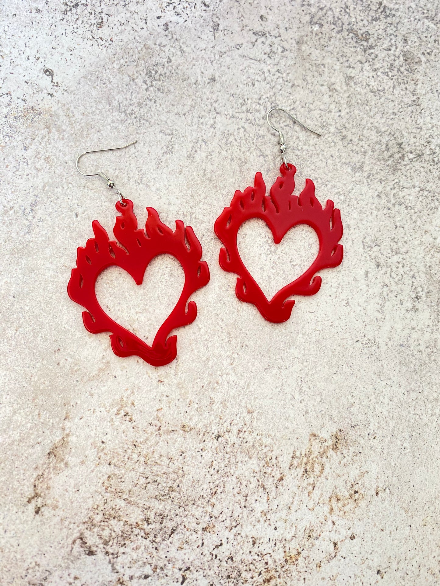 ARETES CORAZÓN EN LLAMAS