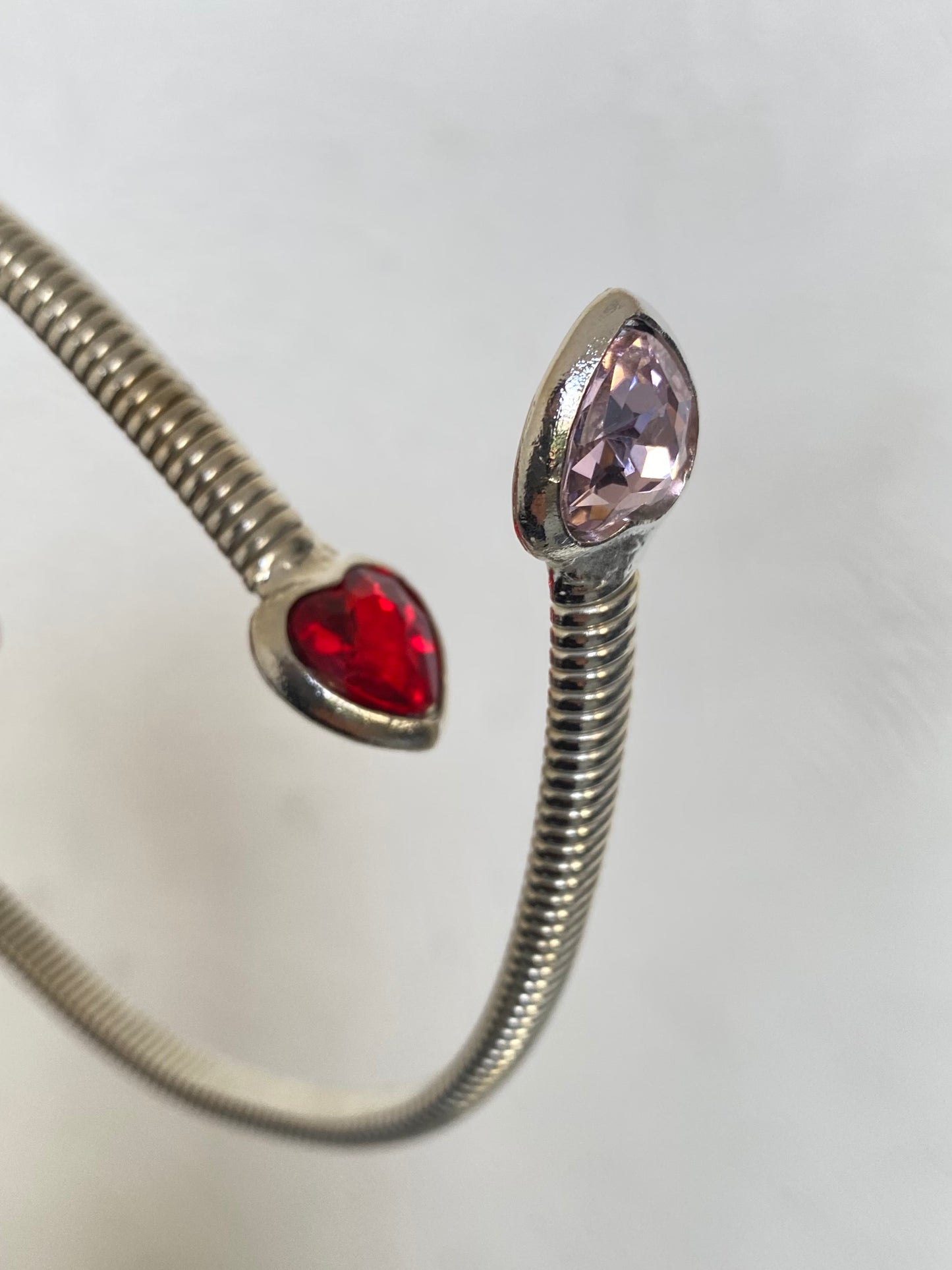 COLLAR ABIERTO CORAZÓNES AC INOX