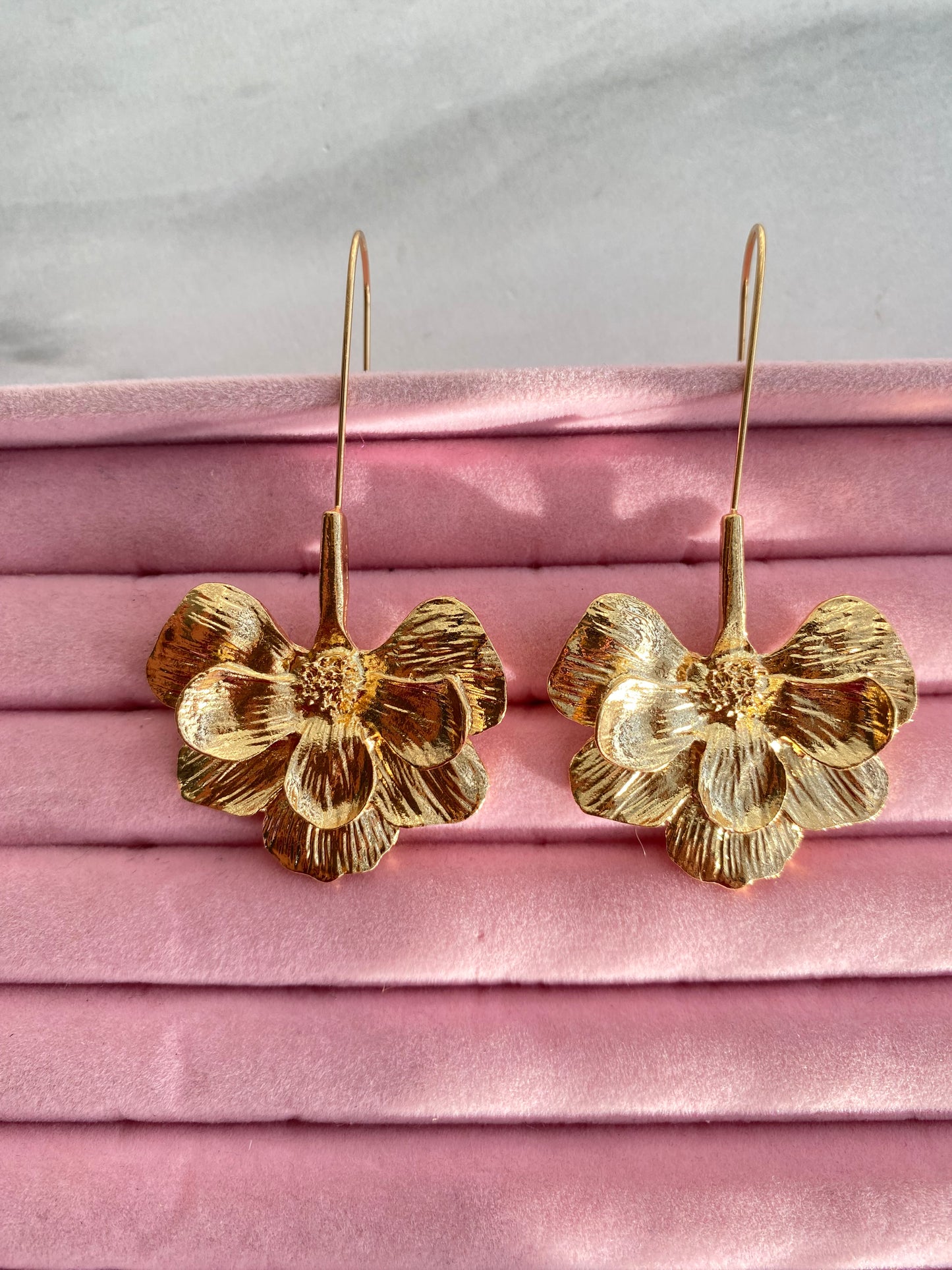 ARETES PÉTALOS FLOR COLGANTES