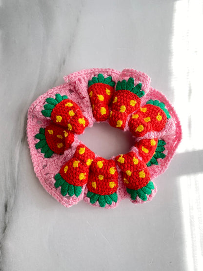 SCRUNCHIE TEJIDA FRESAS