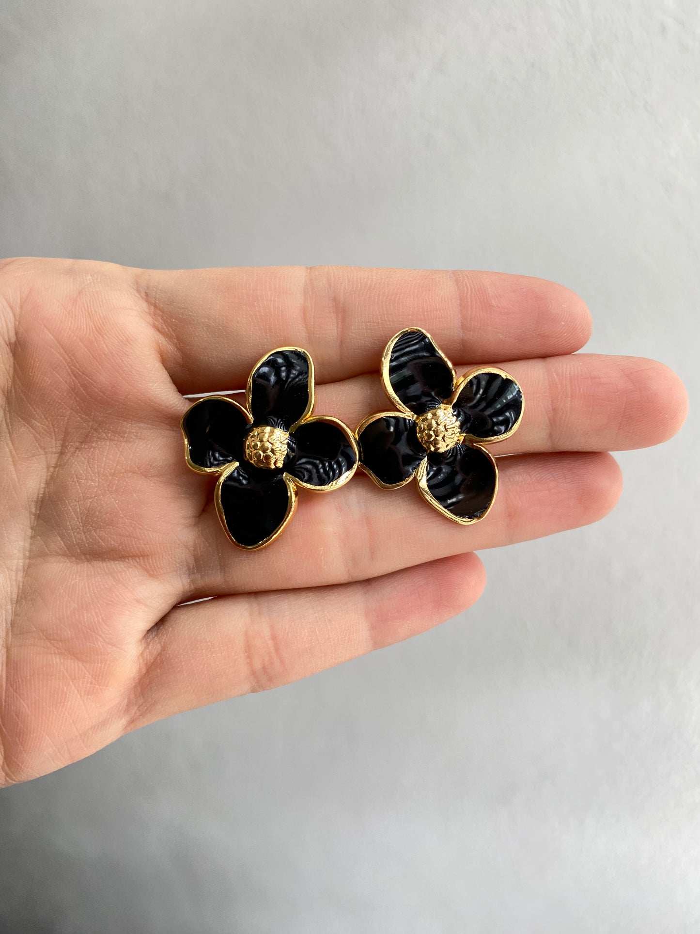 ARETES FLOR NEGRO AC INOX