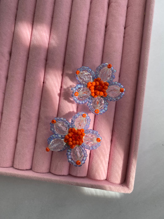 ARETES DE FLOR CON CUENTAS