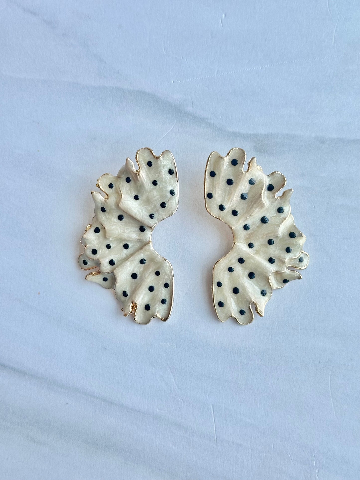 ARETES POLKA DOTS