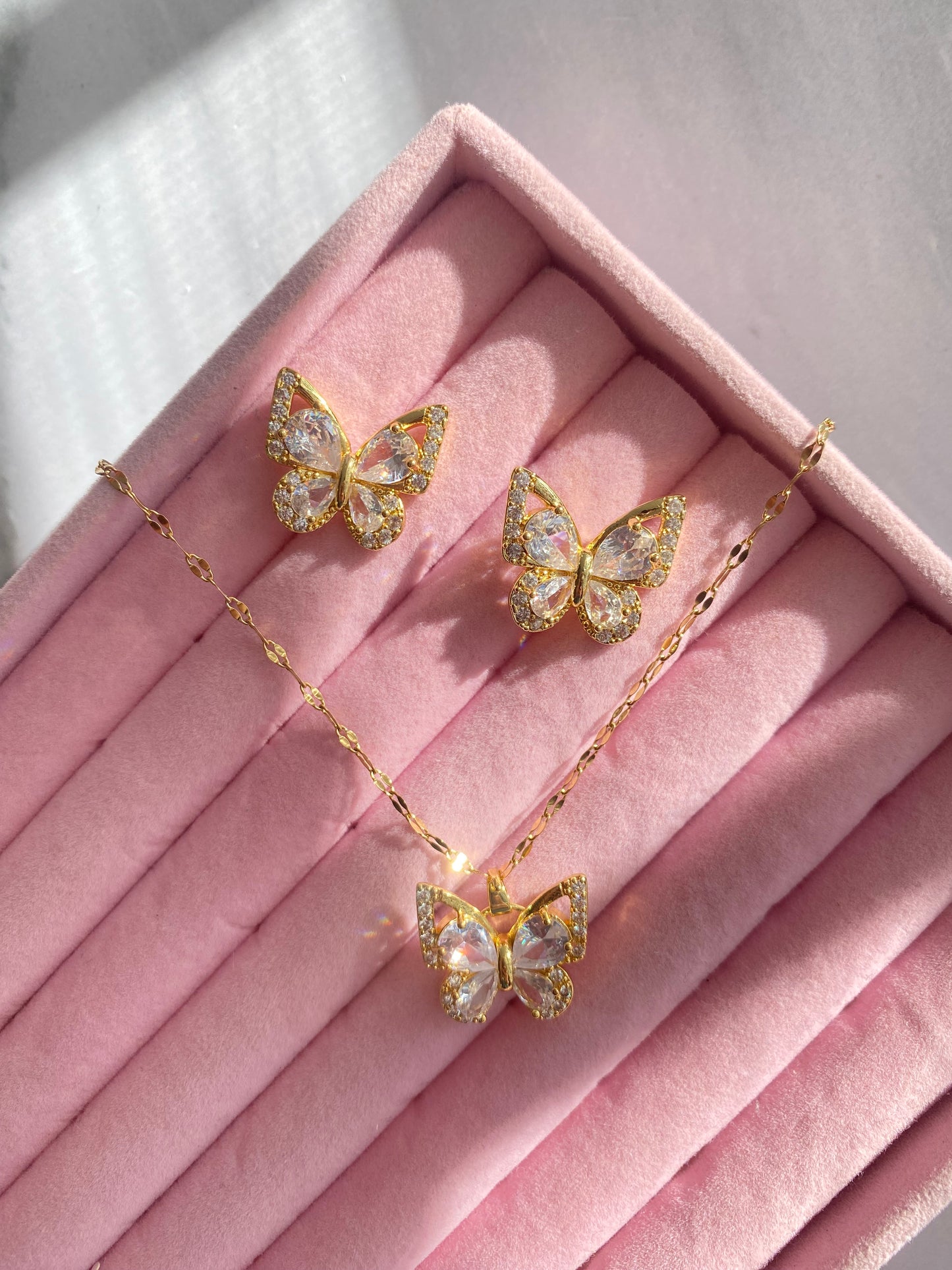 JUEGO ARETES Y COLLAR