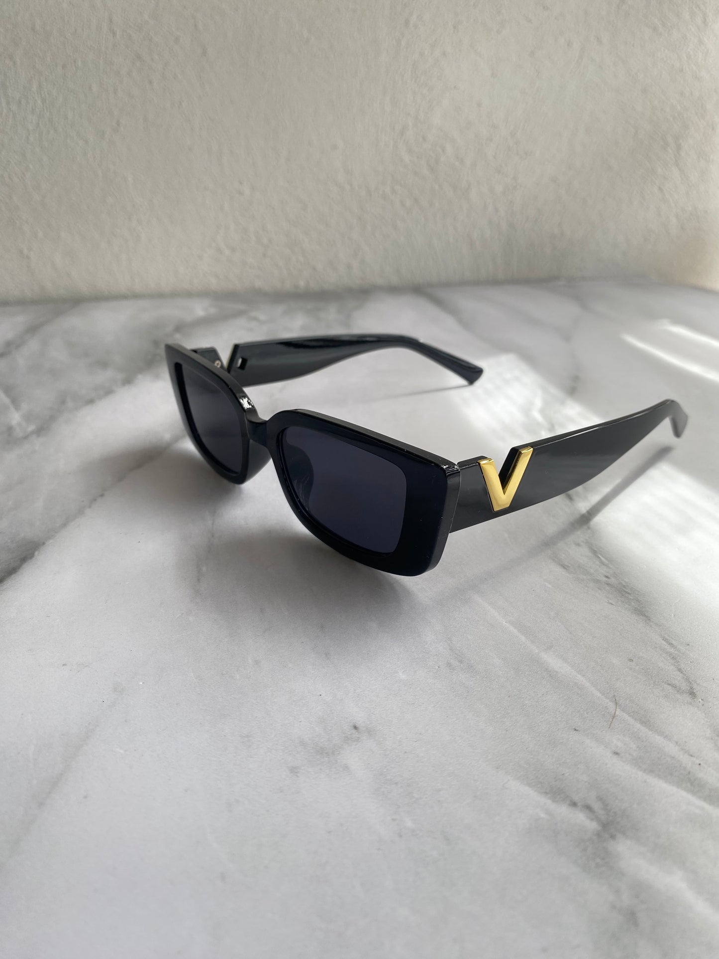 LENTES NEGROS CON DETALLE