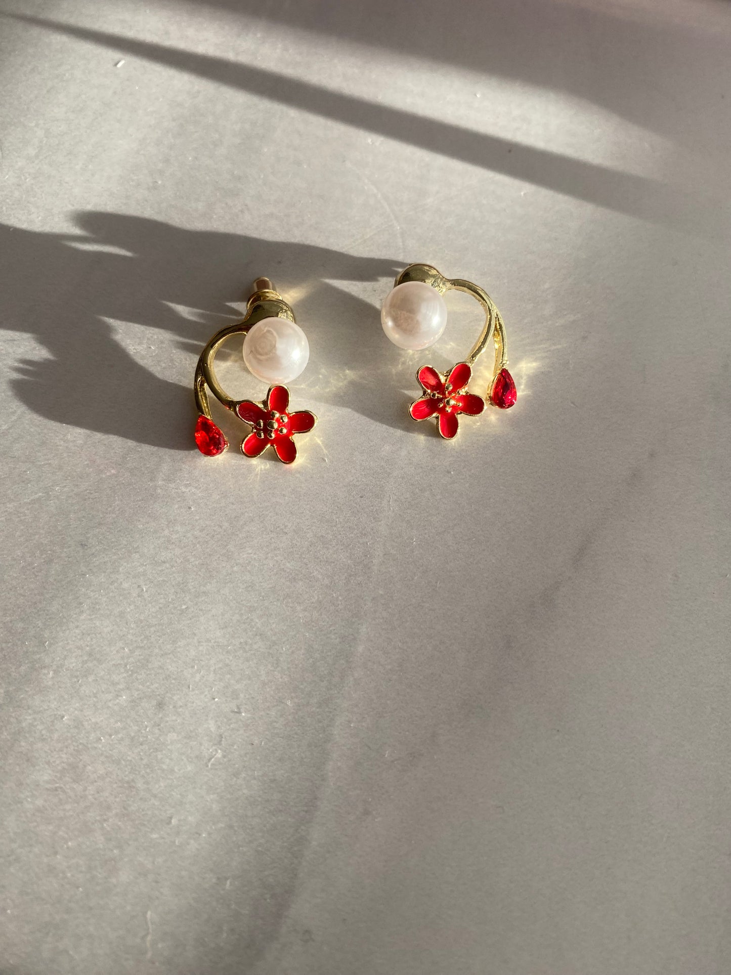 ARETES DE FLOR CON PERLA