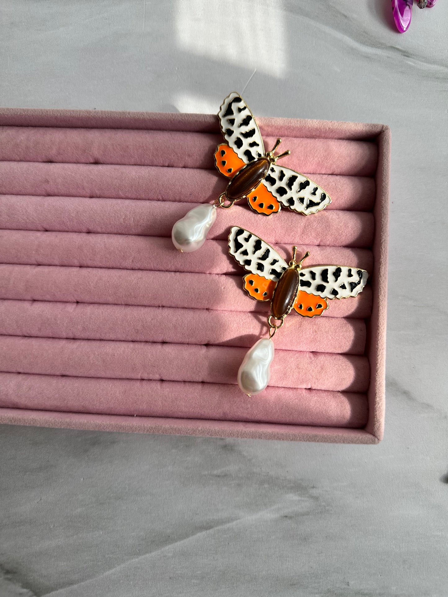 ARETES LARGOS MARIPOSA