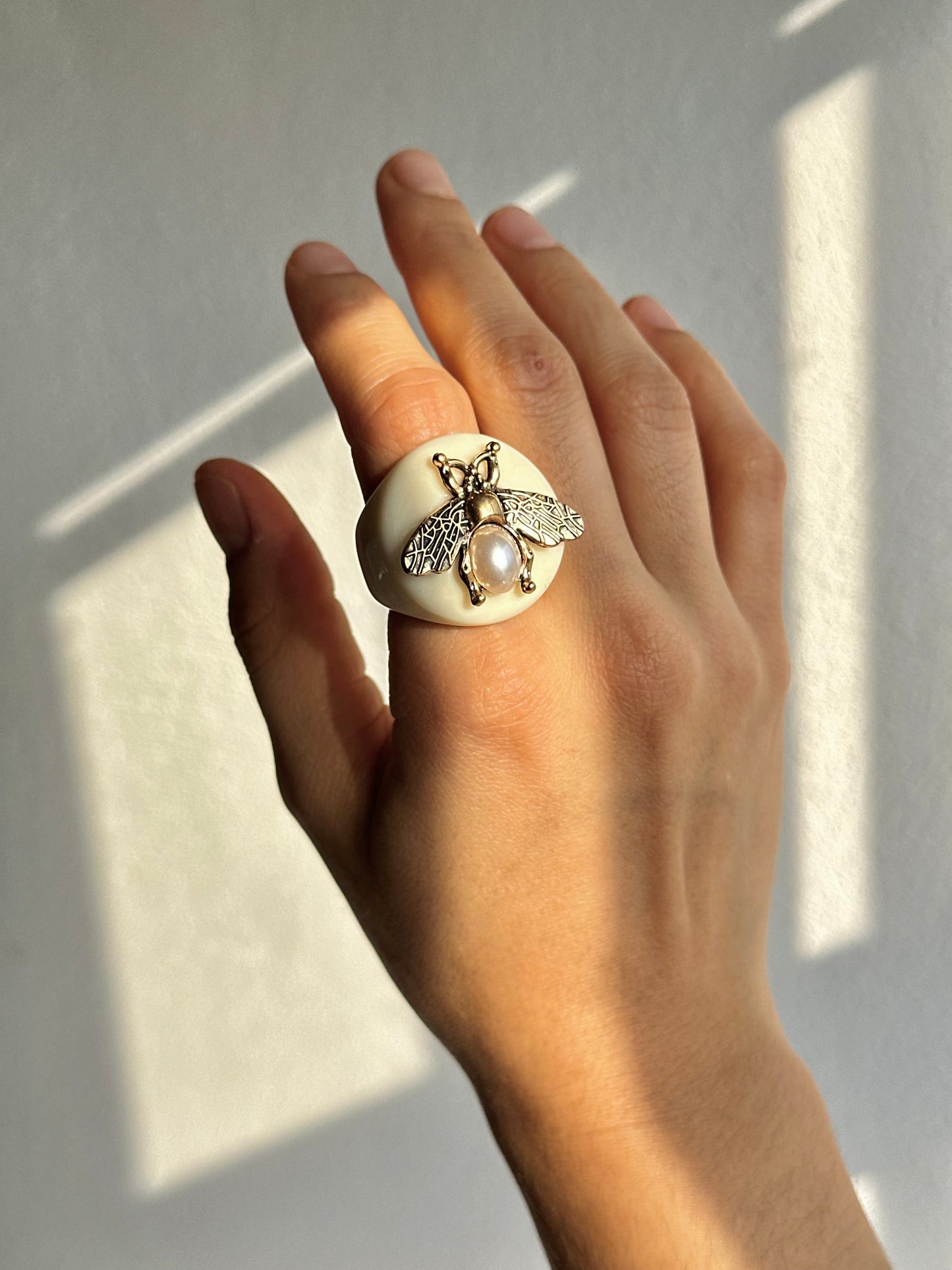 ANILLO ACRÍLICO ABEJA