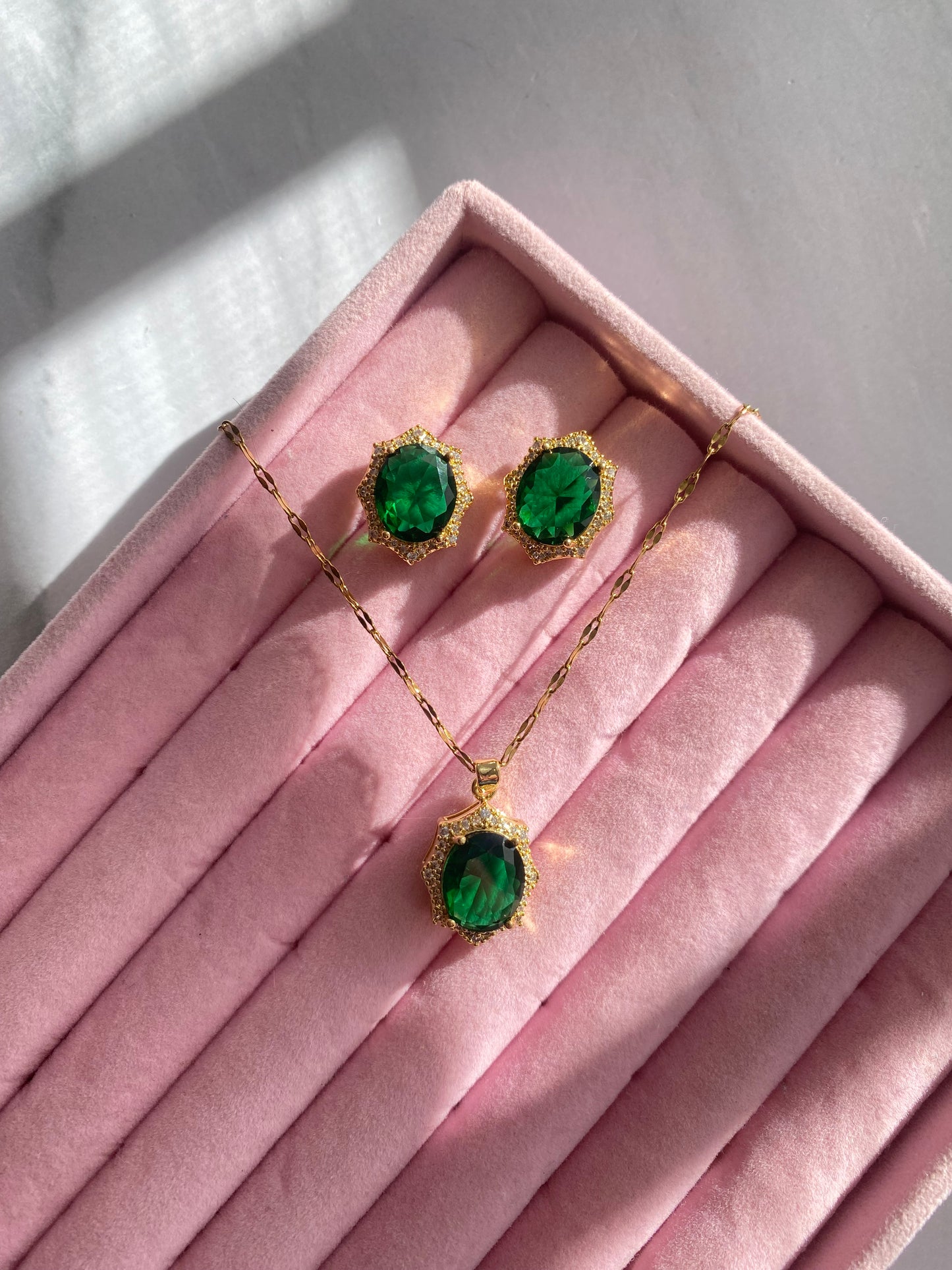 JUEGO ARETES Y COLLAR