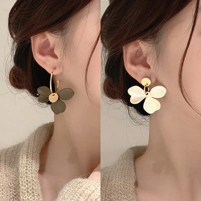 ARETES FLOR ASIMÉTRICOS