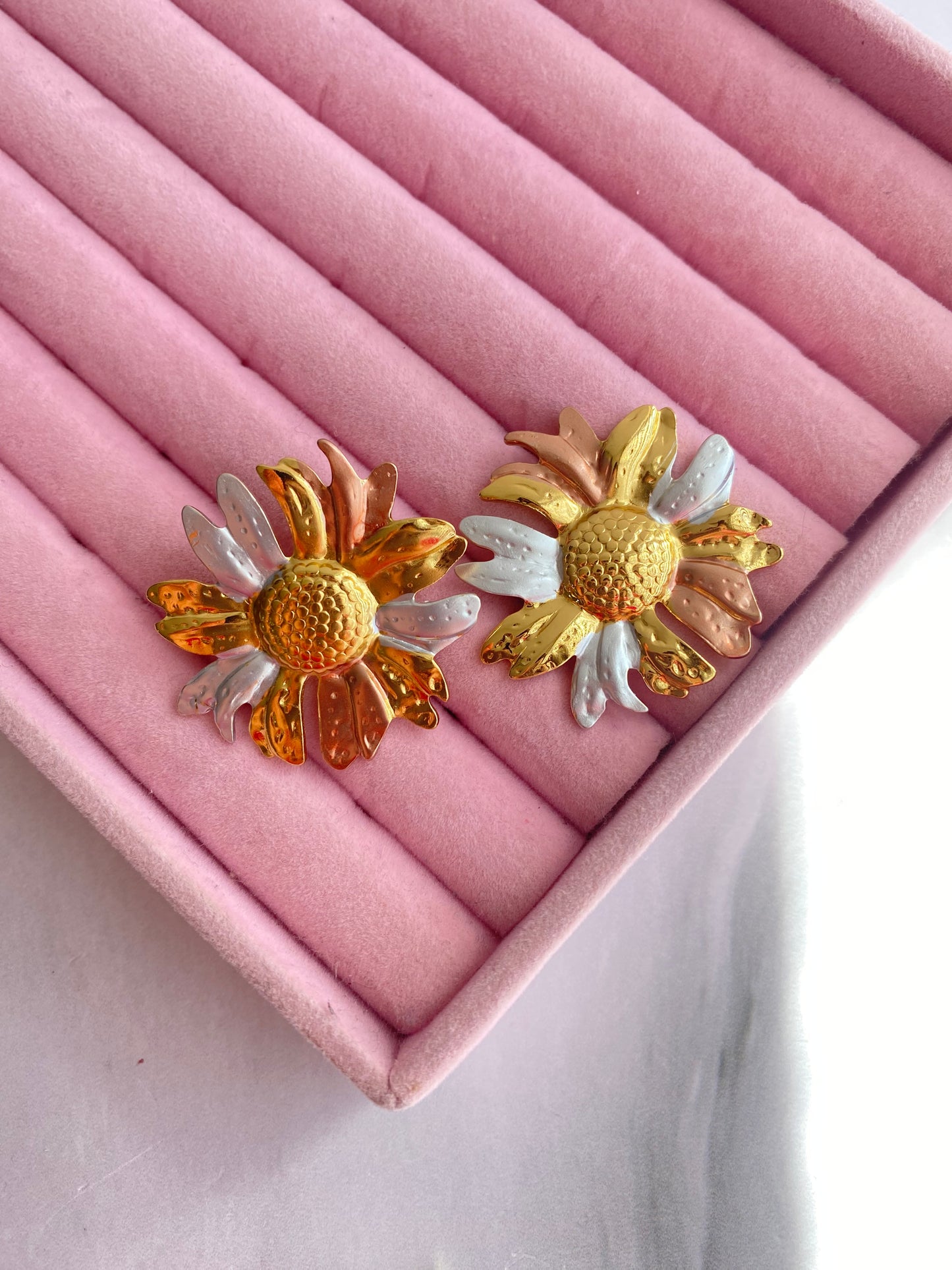 ARETES FLOR TRICOLOR AC INOX