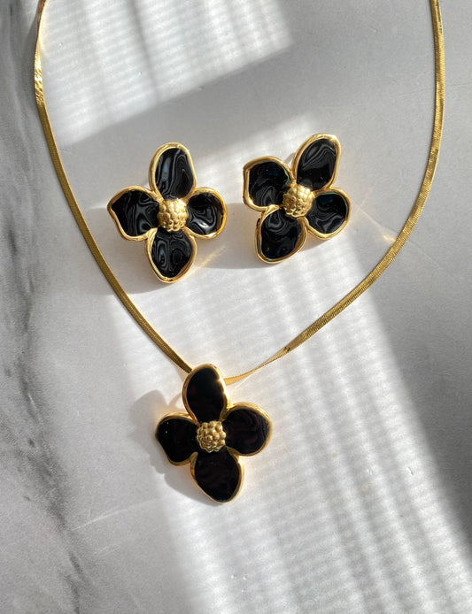 JUEGO ARETES Y COLLAR FLOR AC INOX