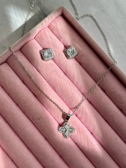 JUEGO ARETES Y COLLAR