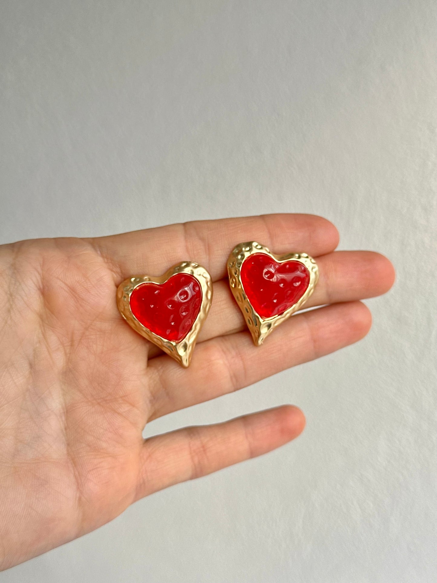 ARETES CORAZÓN ROJO
