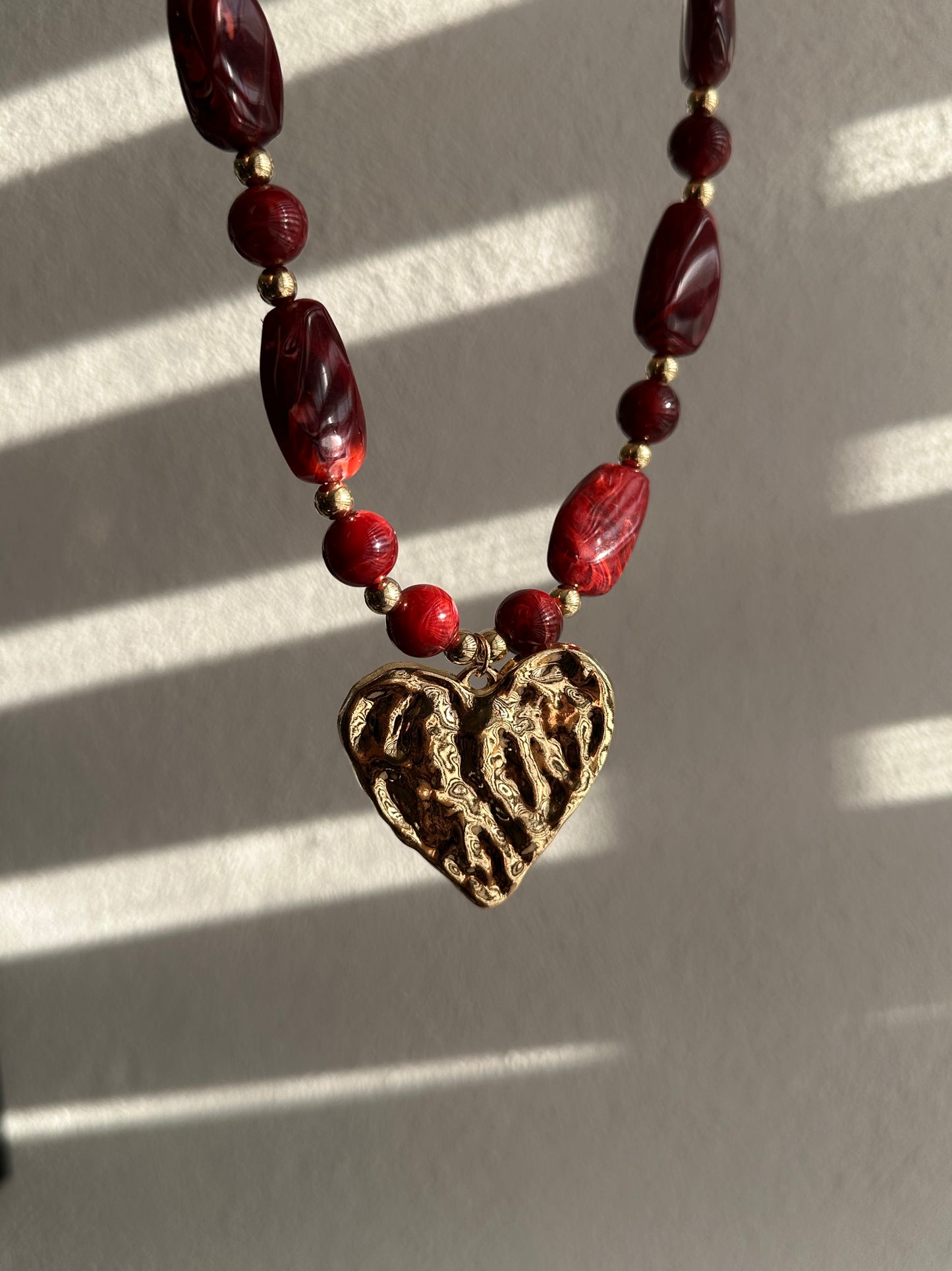 COLLAR CHUNKY DE CUENTAS CON DIJE
