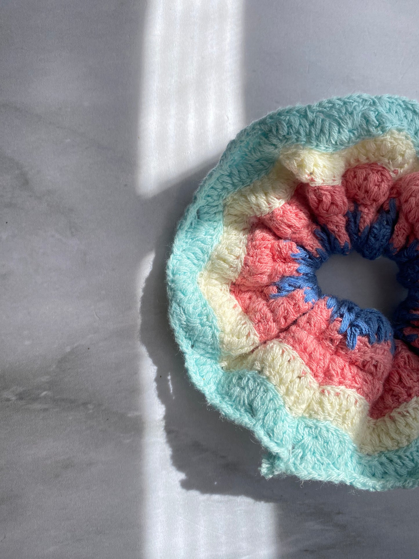 SCRUNCHIE TEJIDA LÍNEAS