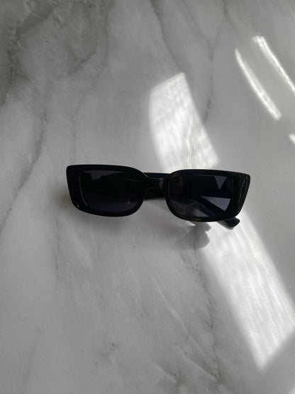 LENTES NEGROS CON DETALLE