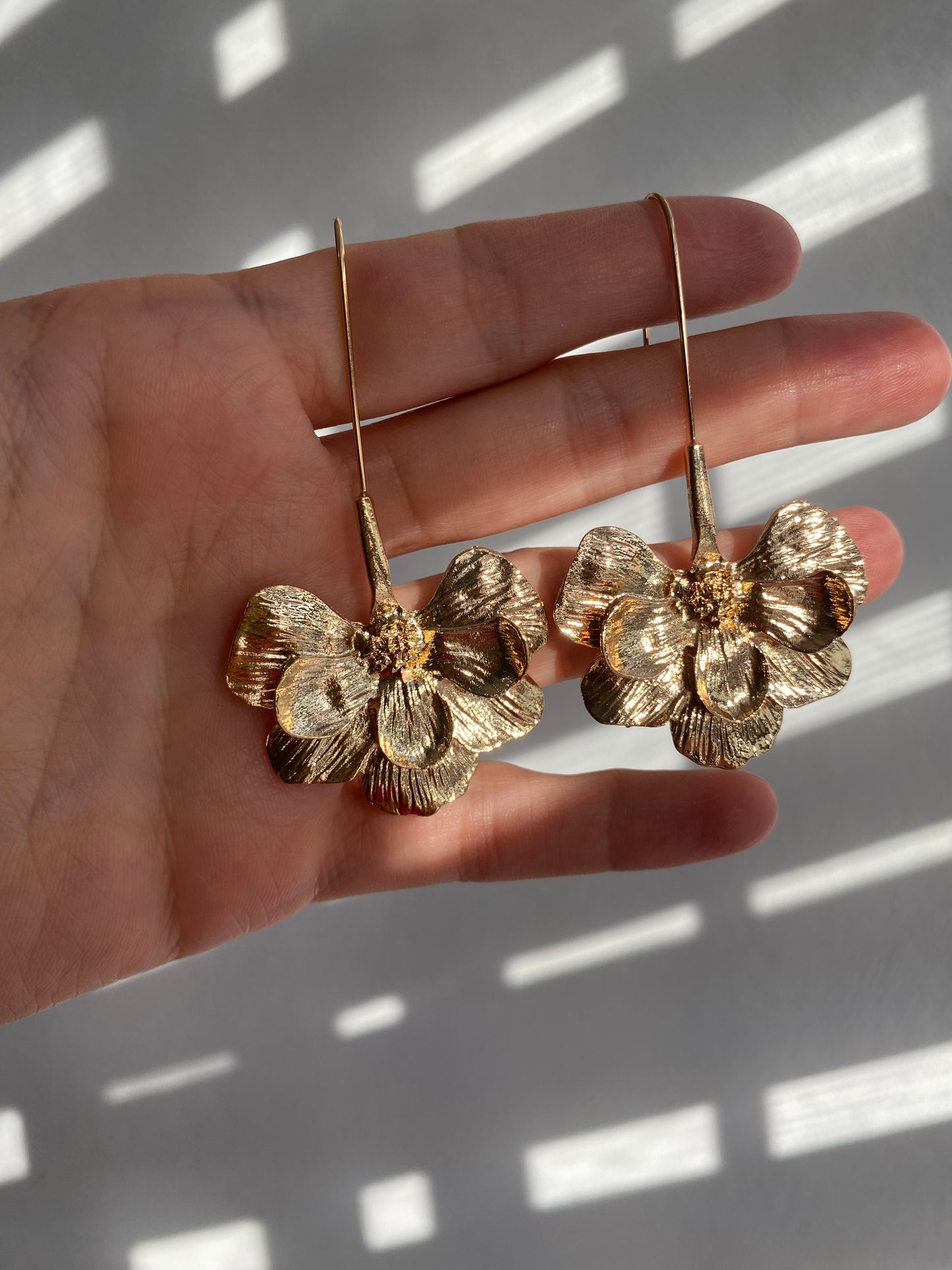 ARETES PÉTALOS FLOR COLGANTES