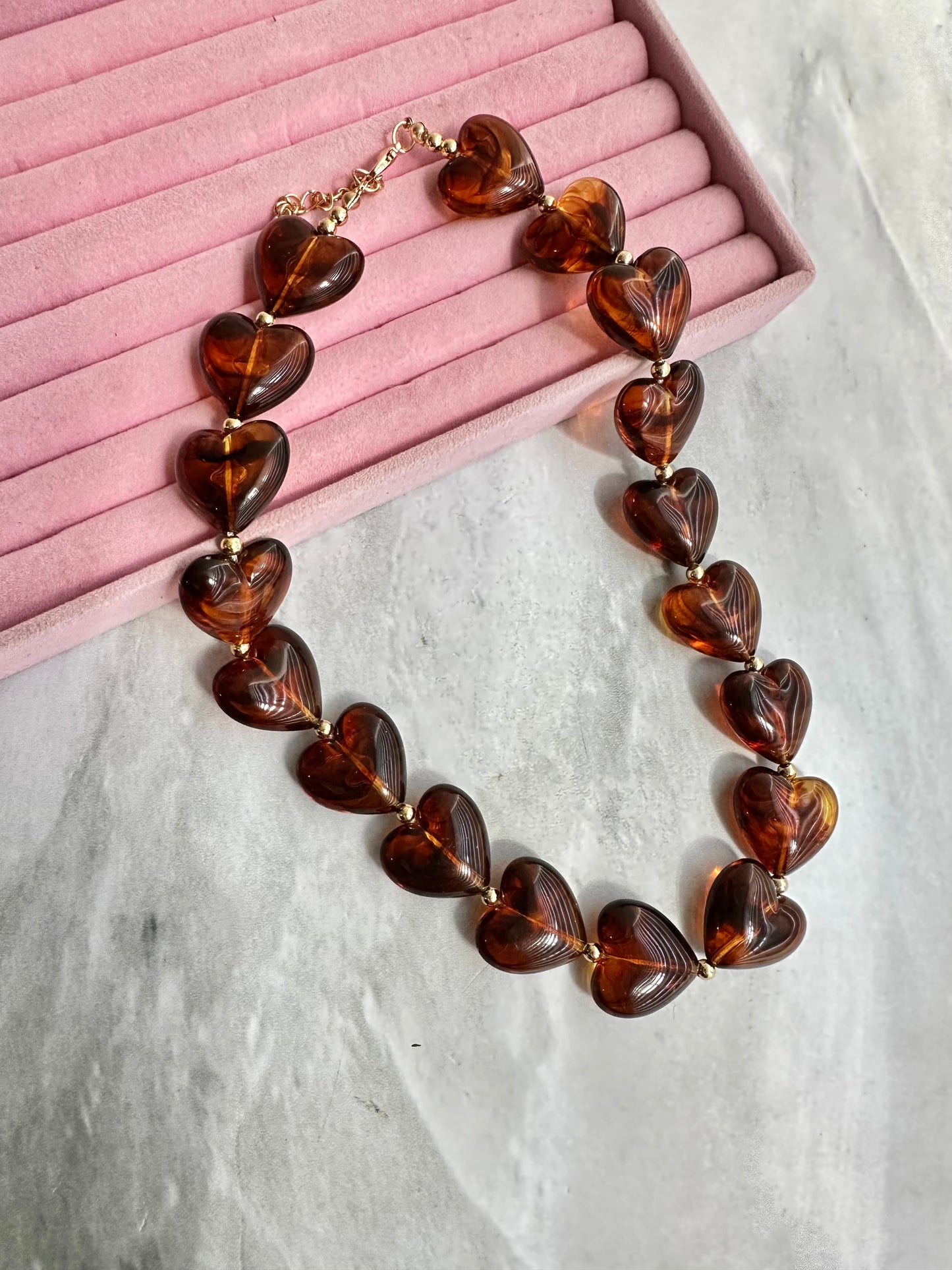 COLLAR CORAZÓN ACRÍLICO