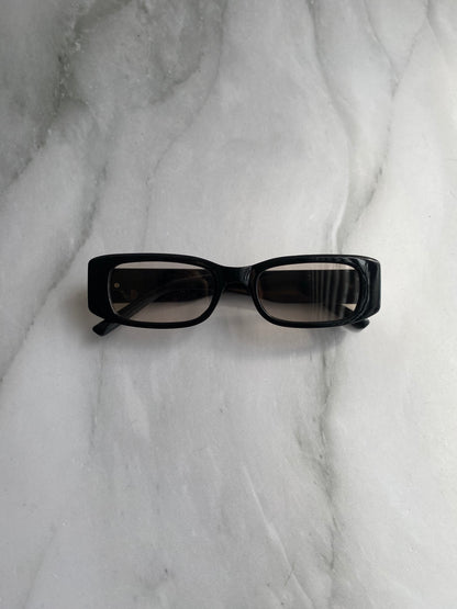 LENTES NEGROS CON DETALLE