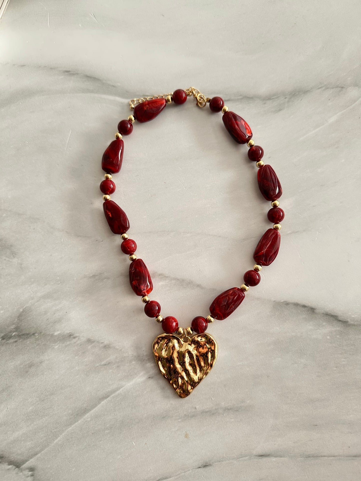 COLLAR CHUNKY DE CUENTAS CON DIJE