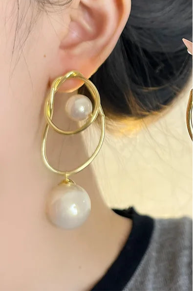 ARETES BRISA IRREGULARES CON PERLA