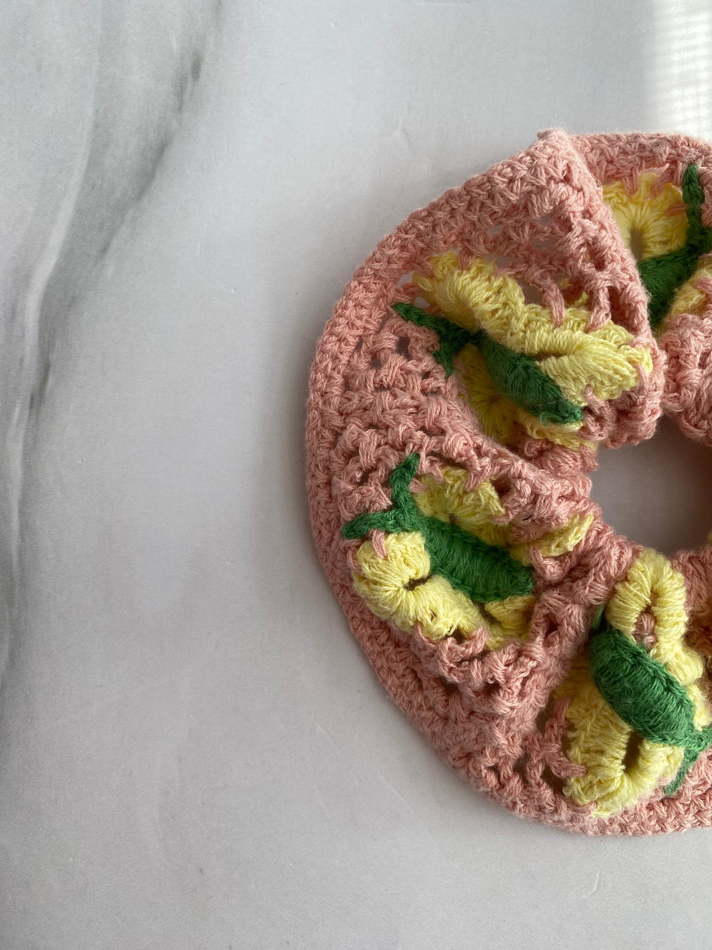 SCRUNCHIE TEJIDA MARIPOSAS