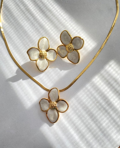 JUEGO ARETES Y COLLAR FLOR AC INOX