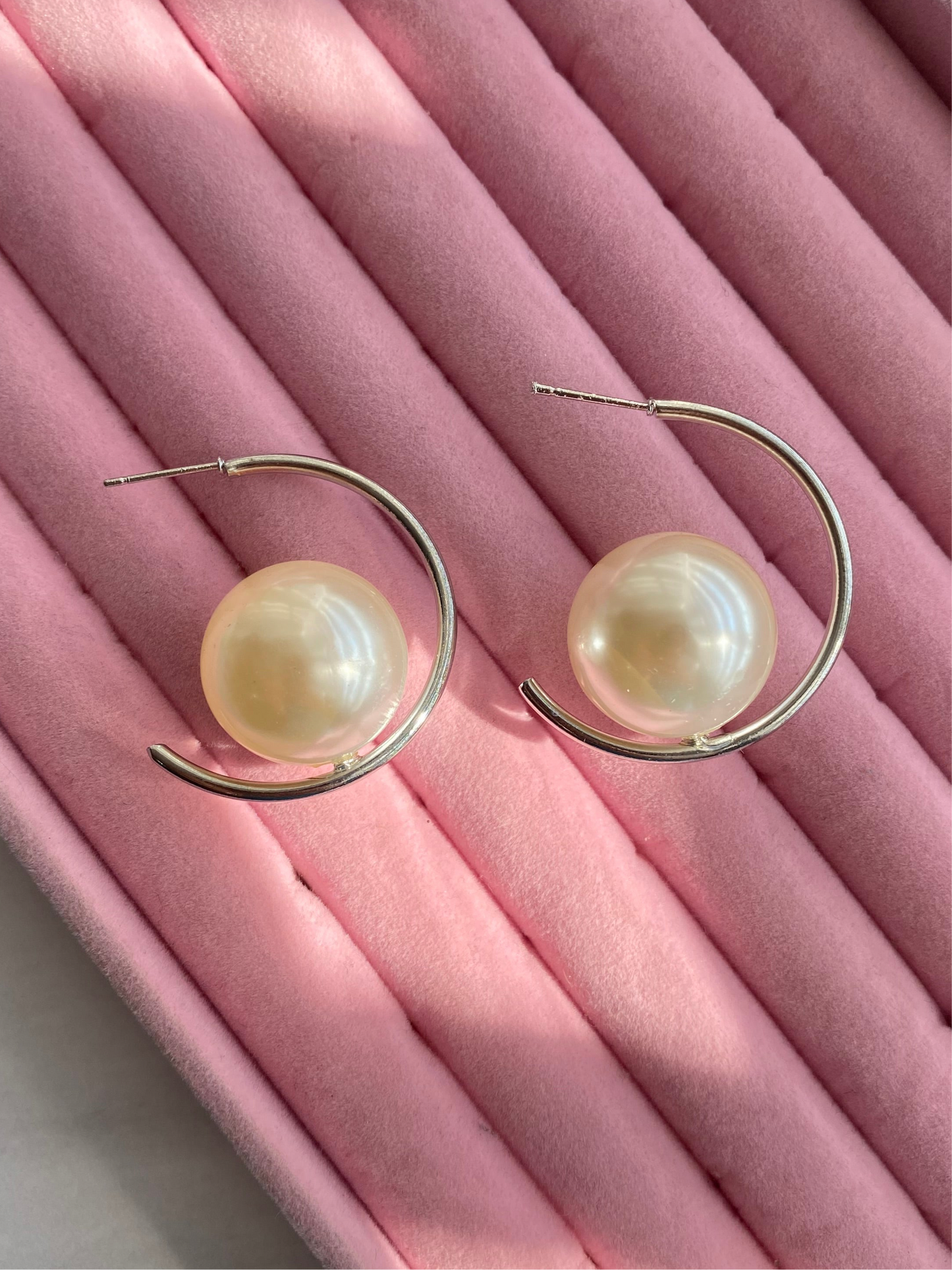 ARRACADAS CON PERLA PLATA