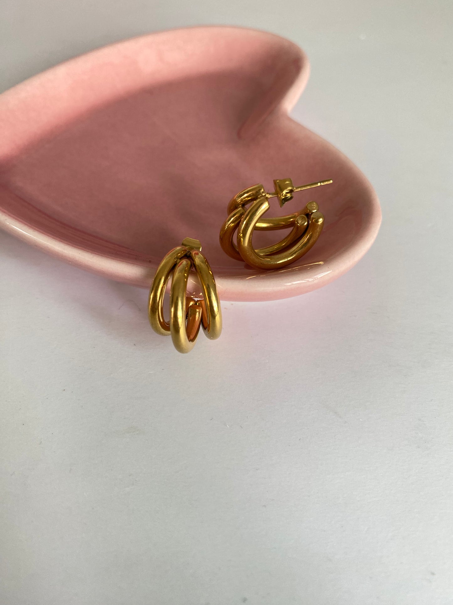 ARRACADAS MINI TRIPLE ARO DORADO AC INOX